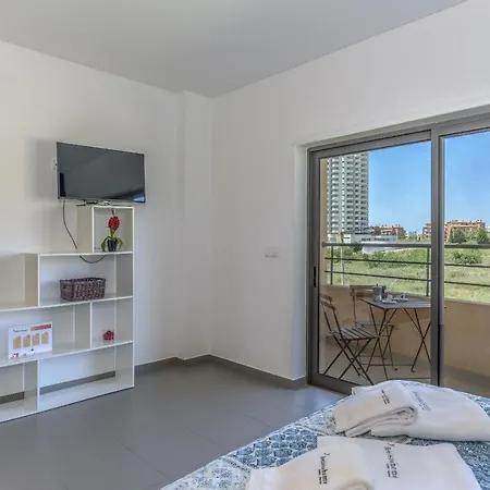 Feels Like Home Praia da Rocha Flat with Pool Apartment